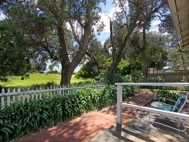 932 and 932a Point Nepean Road, Rosebud VIC 3939