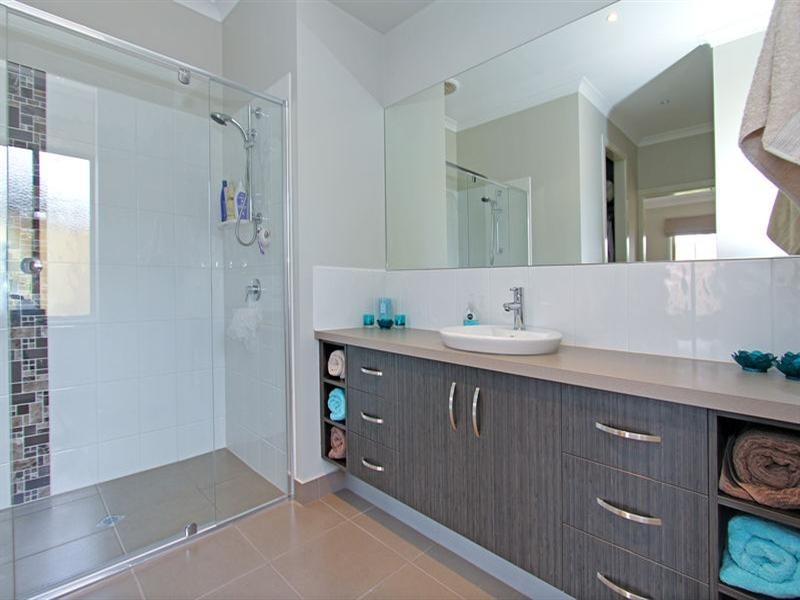 49 Crestwood Drive, Rosebud VIC 3939