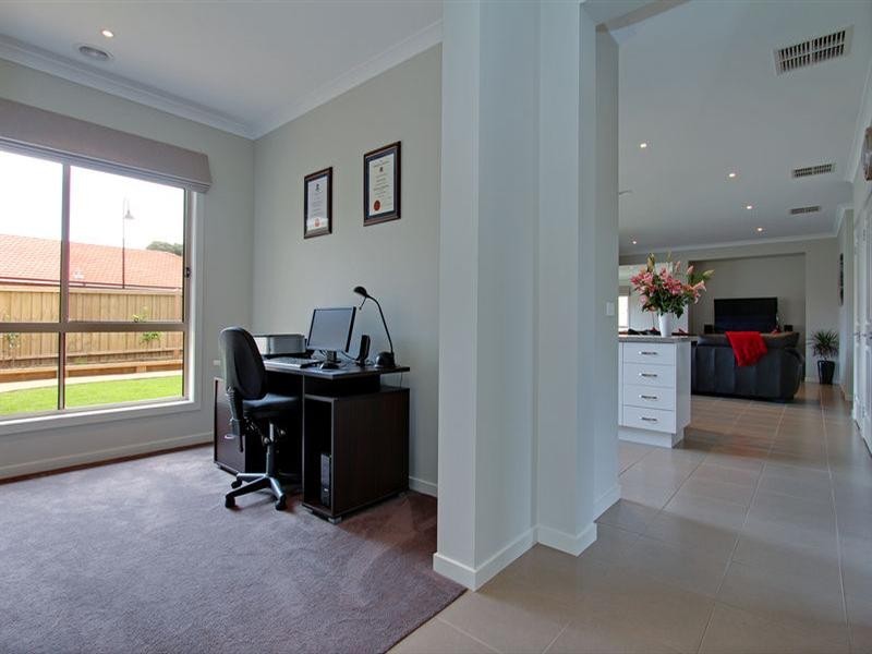 49 Crestwood Drive, Rosebud VIC 3939