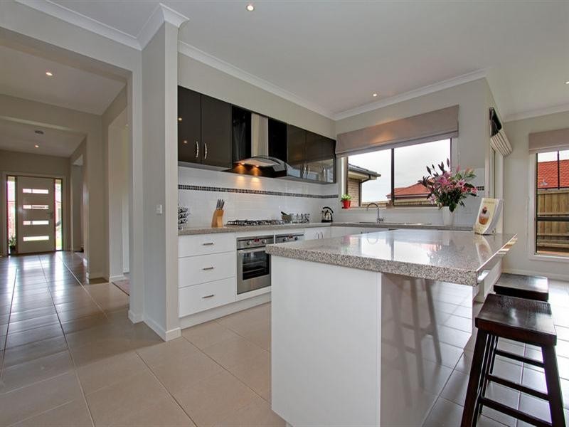 49 Crestwood Drive, Rosebud VIC 3939