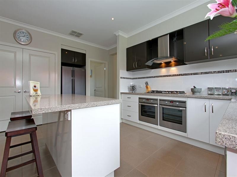 49 Crestwood Drive, Rosebud VIC 3939