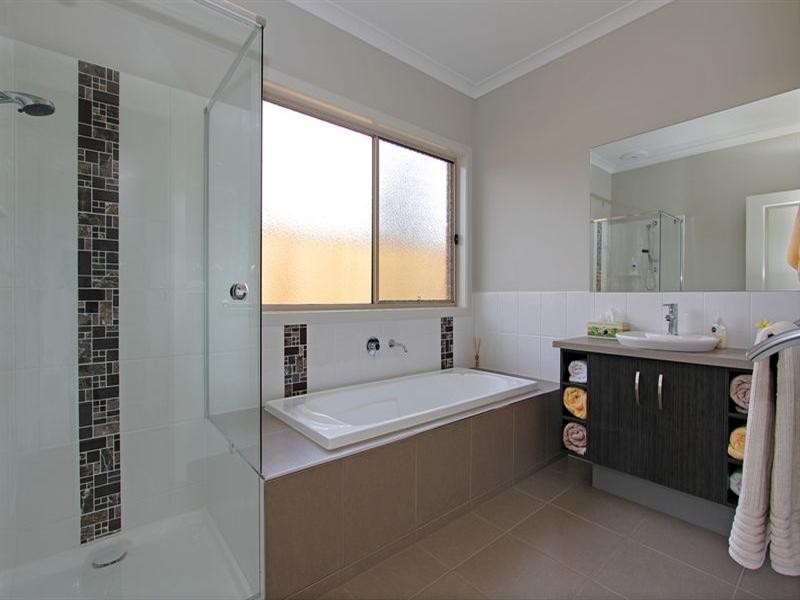 49 Crestwood Drive, Rosebud VIC 3939