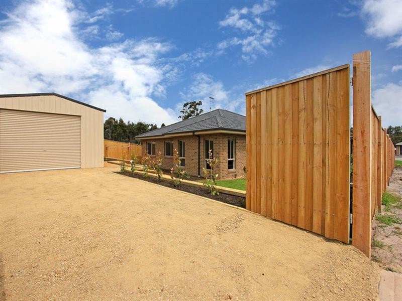 49 Crestwood Drive, Rosebud VIC 3939