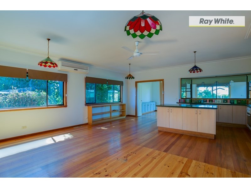 1 Florence Avenue, Rosebud West VIC 3940