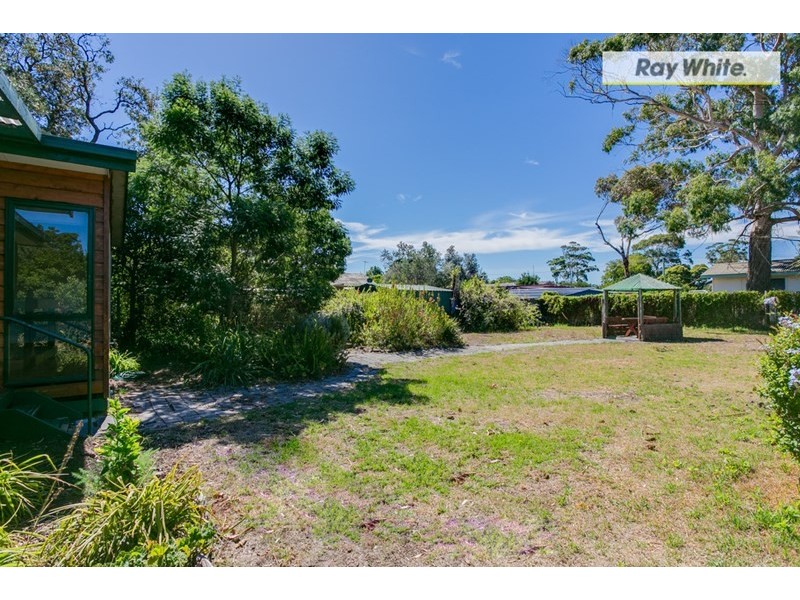 1 Florence Avenue, Rosebud West VIC 3940