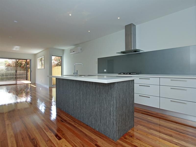 18 Capel Avenue, Rosebud West VIC 3940