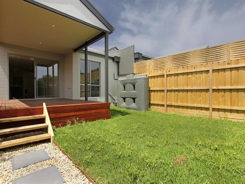 18 Capel Avenue, Rosebud West VIC 3940