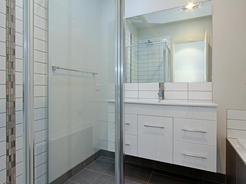 18 Capel Avenue, Rosebud West VIC 3940