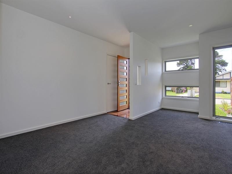 18 Capel Avenue, Rosebud West VIC 3940