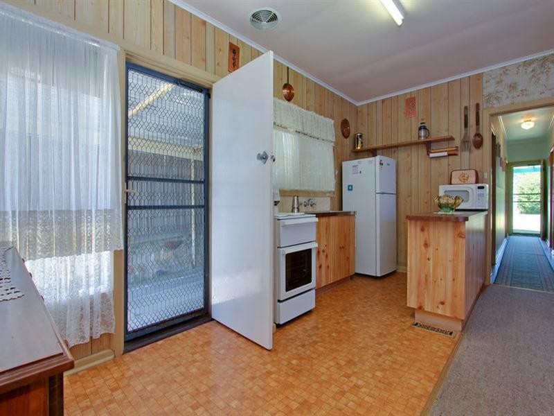 91 Fourth Avenue, Rosebud VIC 3939