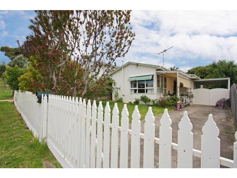 68 Fourth Avenue, Rosebud VIC 3939