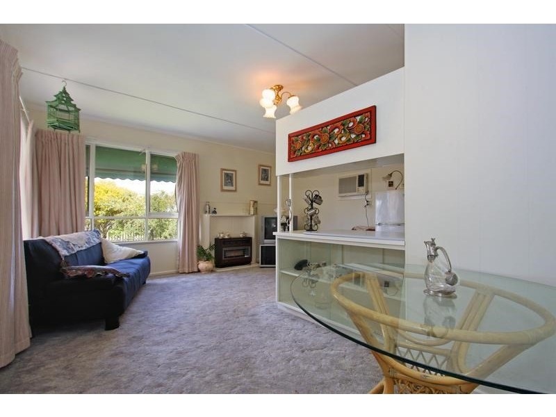 68 Fourth Avenue, Rosebud VIC 3939