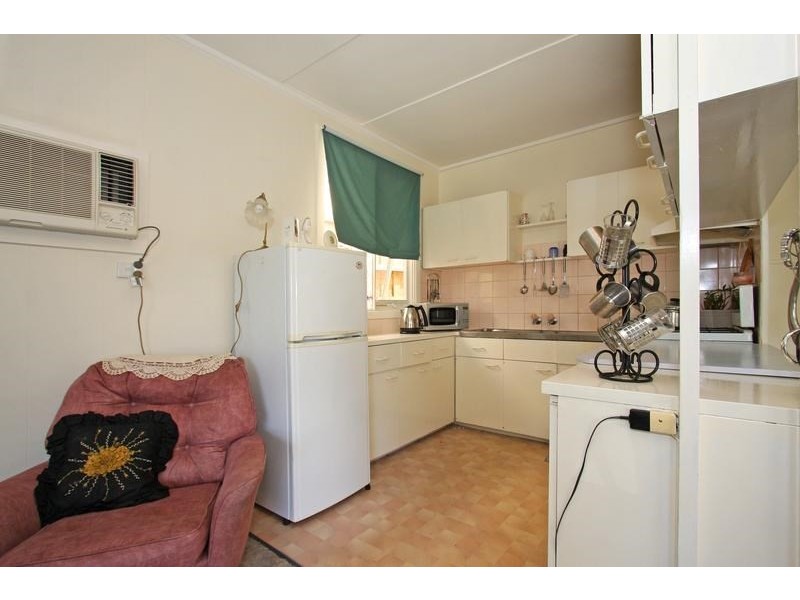 68 Fourth Avenue, Rosebud VIC 3939