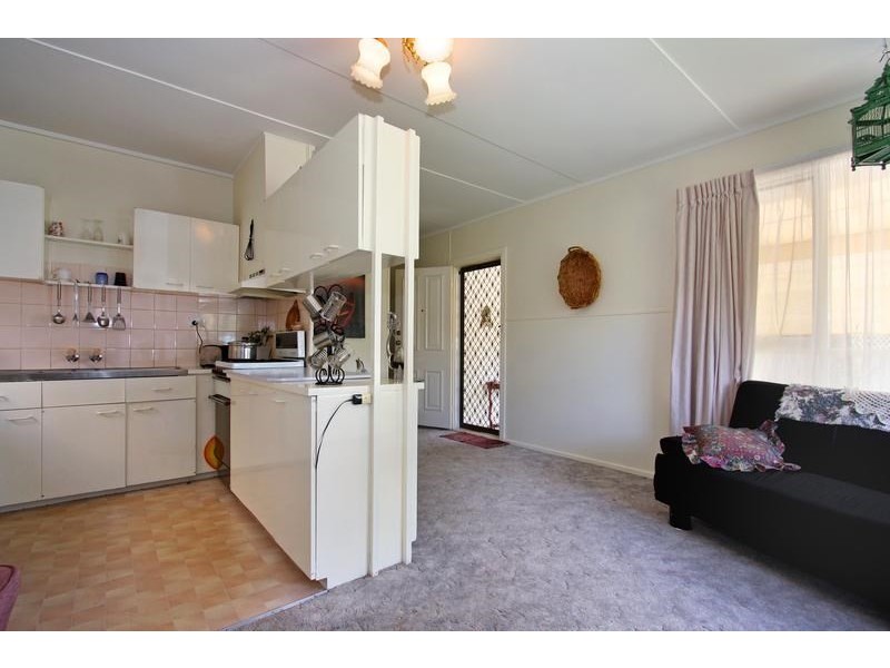 68 Fourth Avenue, Rosebud VIC 3939