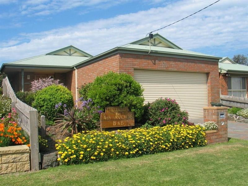 115 Fourth Avenue, Rosebud VIC 3939