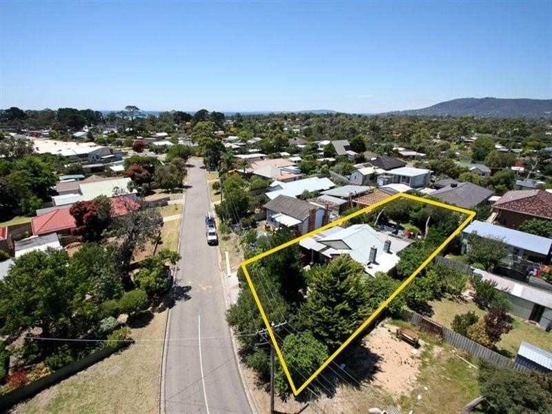 37 Capel Avenue, Rosebud West VIC 3940