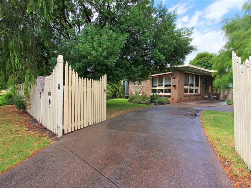 27 Walpole Avenue, Rosebud VIC 3939