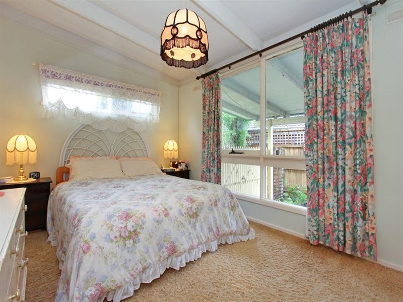 27 Walpole Avenue, Rosebud VIC 3939