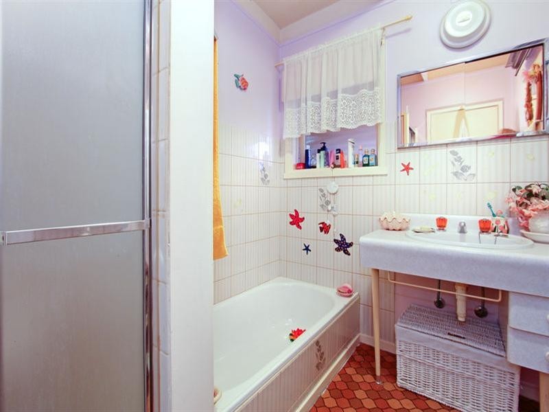 27 Walpole Avenue, Rosebud VIC 3939