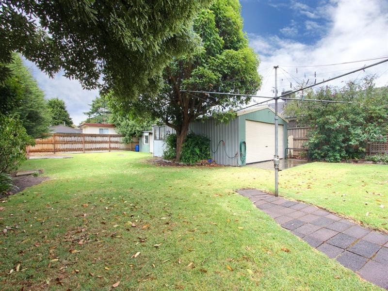 27 Walpole Avenue, Rosebud VIC 3939