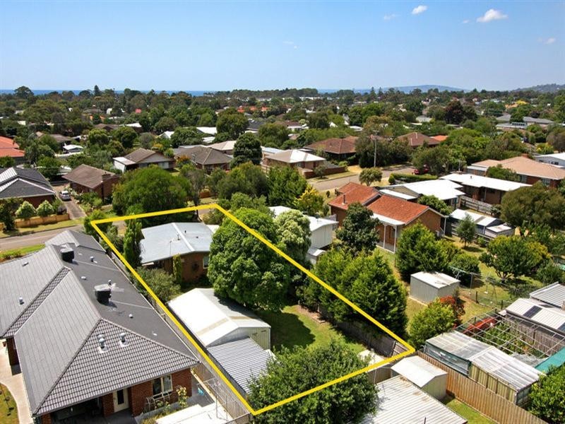 27 Walpole Avenue, Rosebud VIC 3939