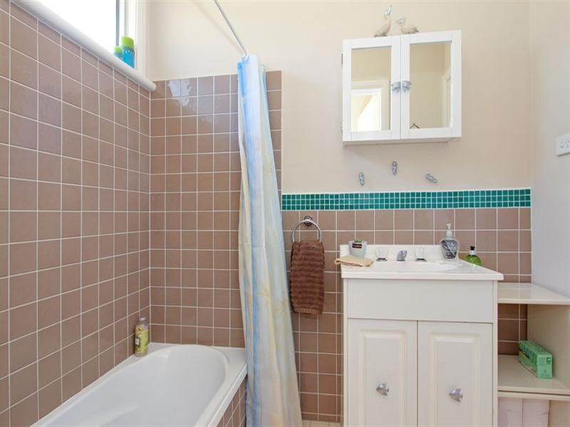 196 Eighth Avenue, Rosebud VIC 3939