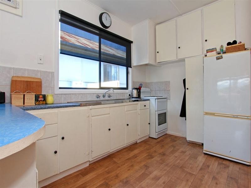 120 Ninth Avenue, Rosebud VIC 3939