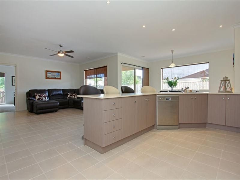 15 Parkedge Circuit, Rosebud VIC 3939