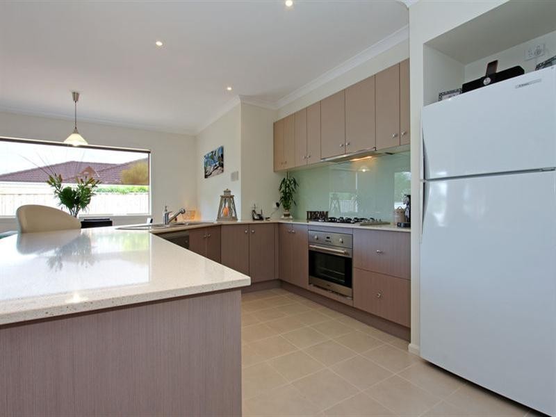 15 Parkedge Circuit, Rosebud VIC 3939