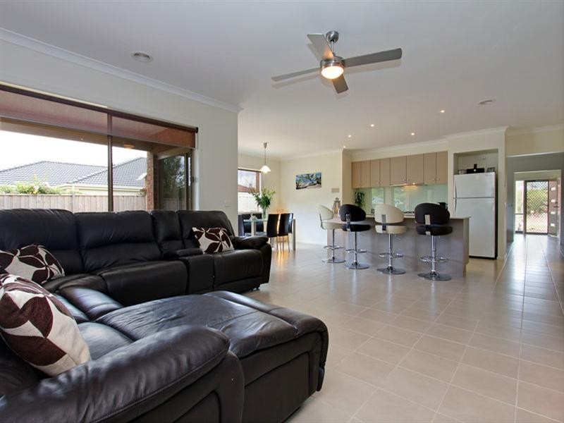 15 Parkedge Circuit, Rosebud VIC 3939