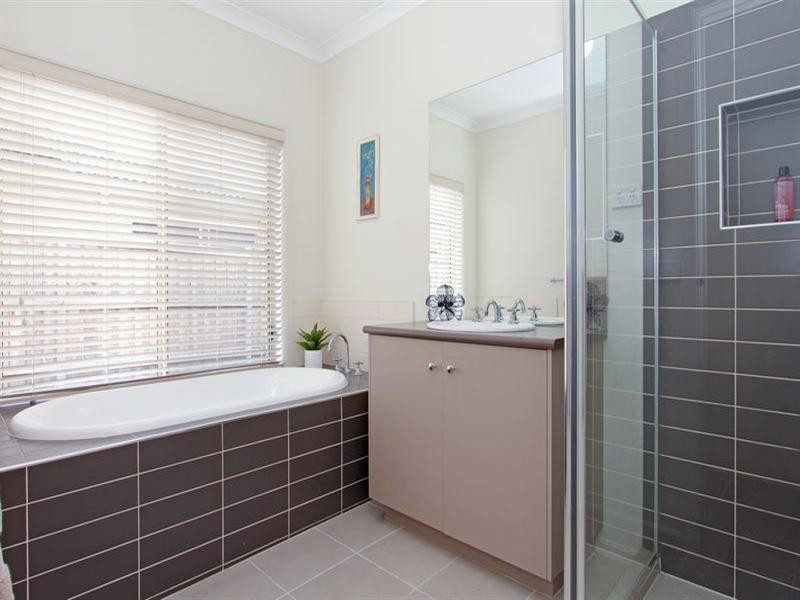 15 Parkedge Circuit, Rosebud VIC 3939