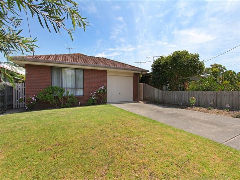 118 Third Avenue, Rosebud VIC 3939