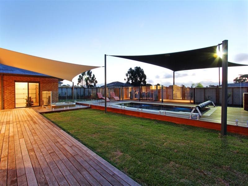 7 Crestwood Drive, Rosebud VIC 3939