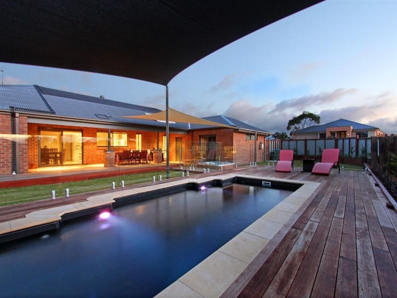 7 Crestwood Drive, Rosebud VIC 3939