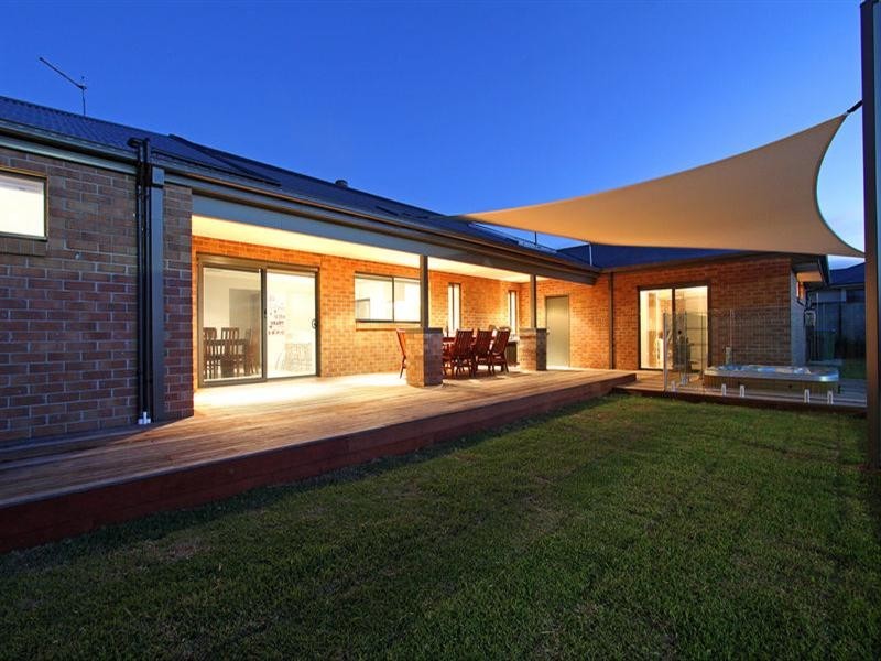 7 Crestwood Drive, Rosebud VIC 3939