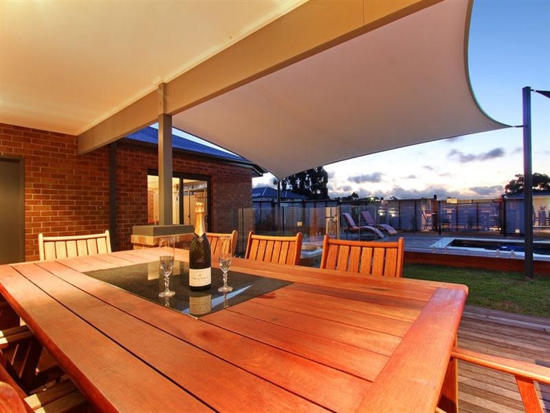 7 Crestwood Drive, Rosebud VIC 3939