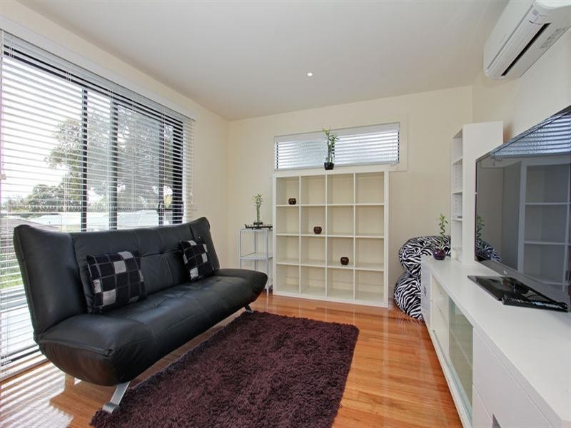 27 Grenville Grove, Rosebud West VIC 3940