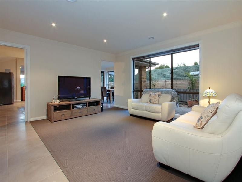 60 Flinders Avenue, Rosebud VIC 3939