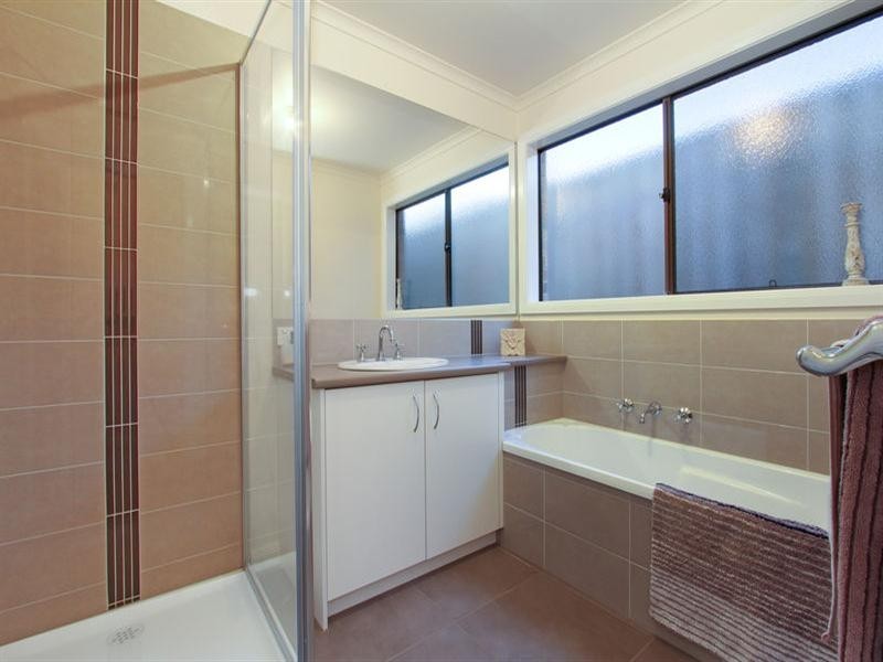 60 Flinders Avenue, Rosebud VIC 3939