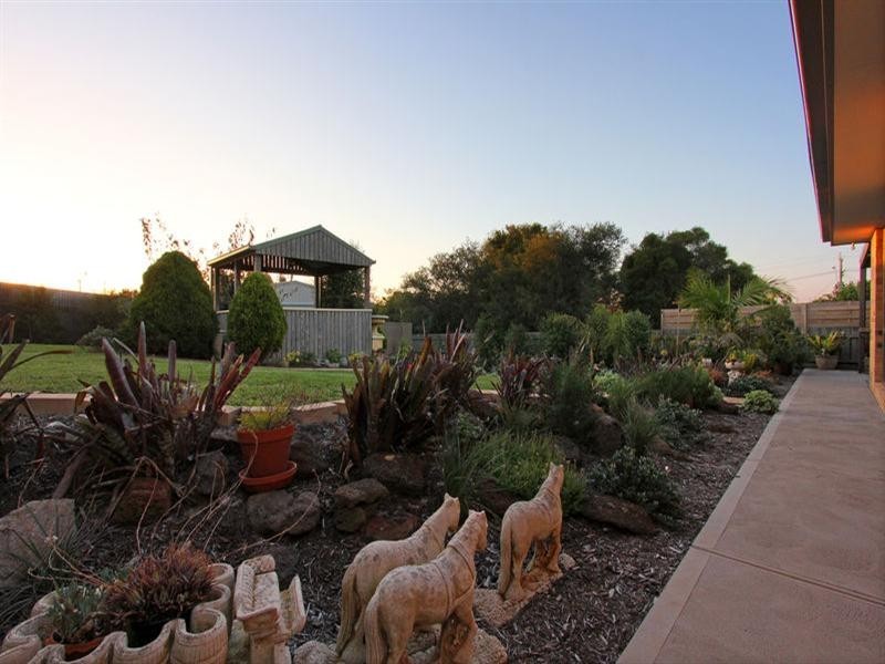 60 Flinders Avenue, Rosebud VIC 3939