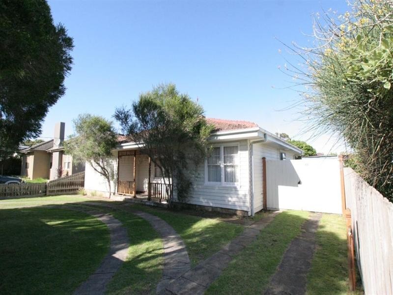 22 Chatfield Avenue, Rosebud West VIC 3940