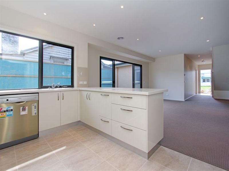 64 Rosebud Parade, Rosebud VIC 3939