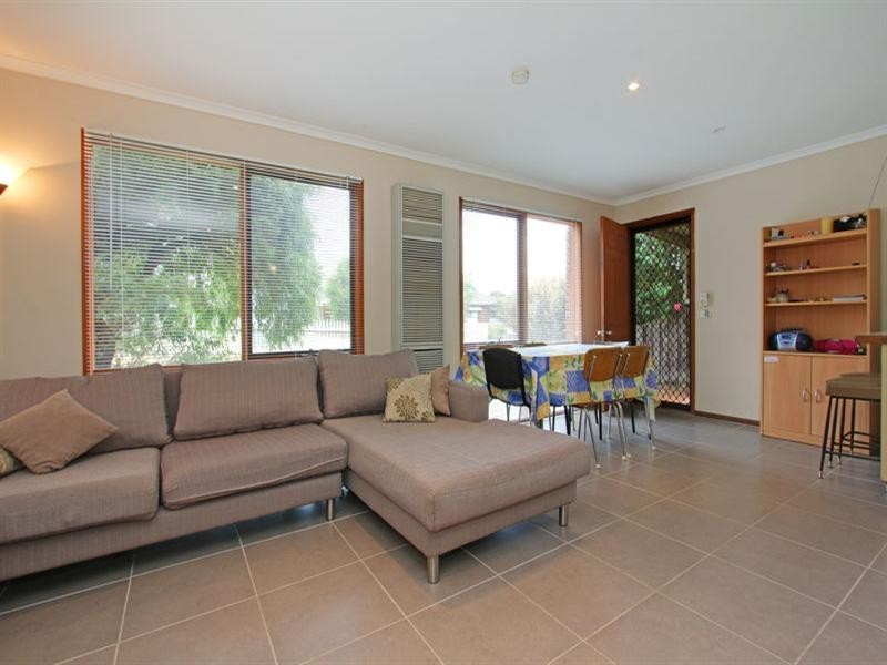 206 Ninth Avenue, Rosebud VIC 3939