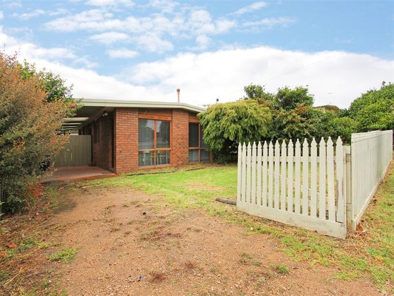 206 Ninth Avenue, Rosebud VIC 3939