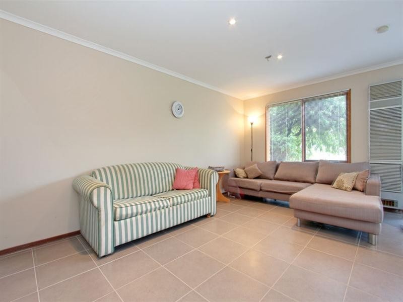 206 Ninth Avenue, Rosebud VIC 3939