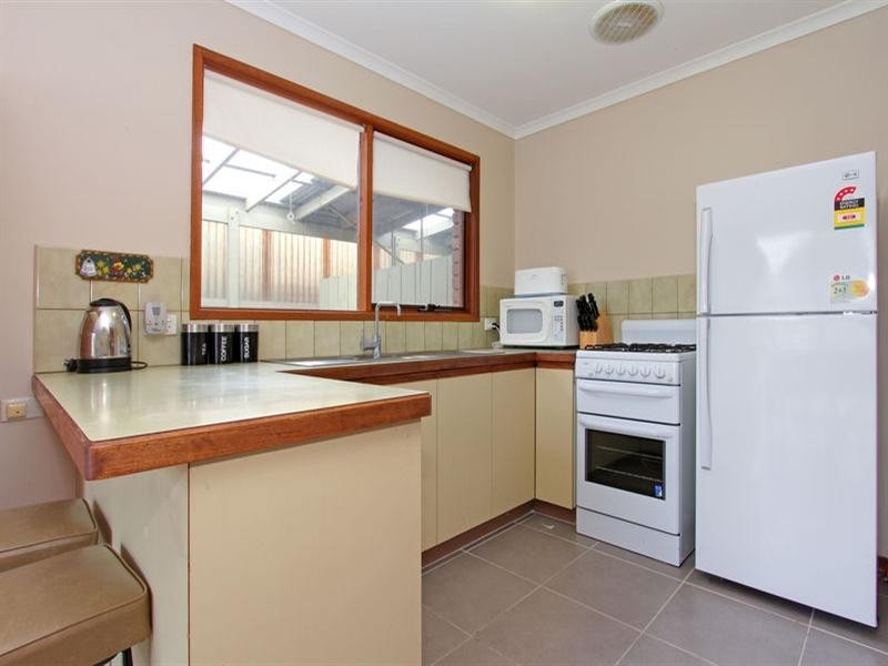 206 Ninth Avenue, Rosebud VIC 3939