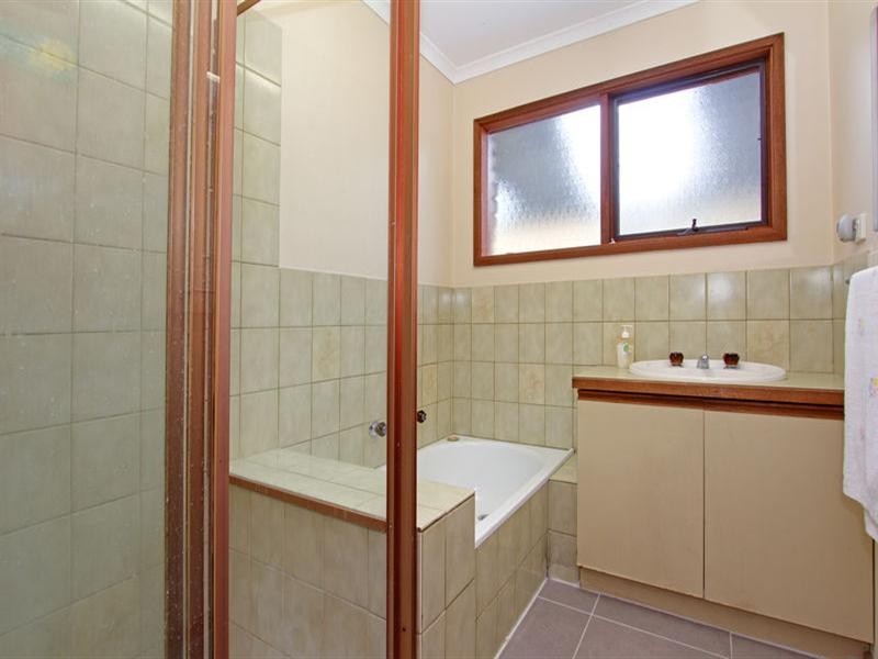 206 Ninth Avenue, Rosebud VIC 3939