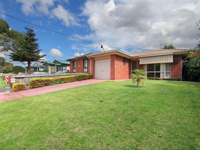102 Ninth Avenue, Rosebud VIC 3939