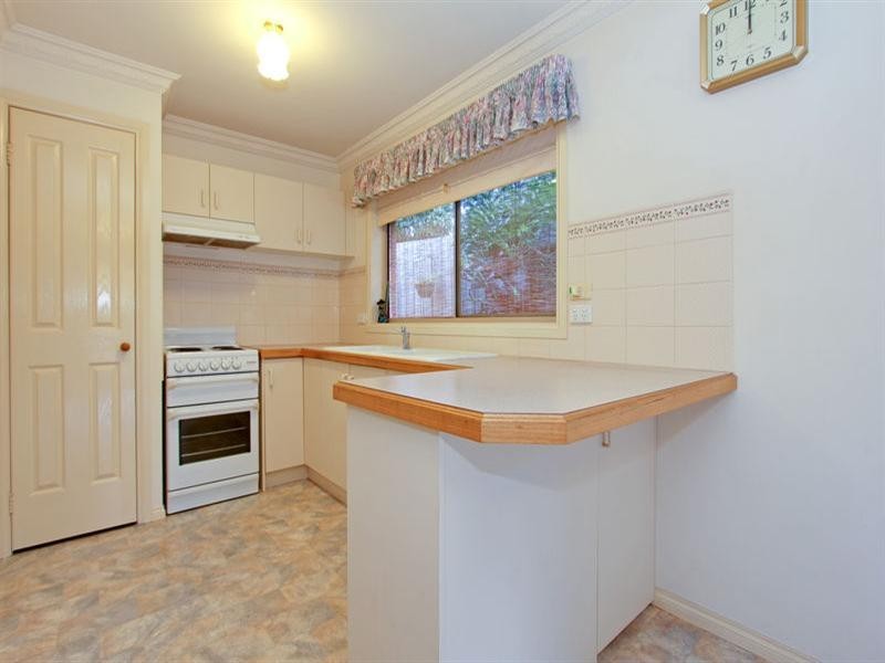 102 Ninth Avenue, Rosebud VIC 3939