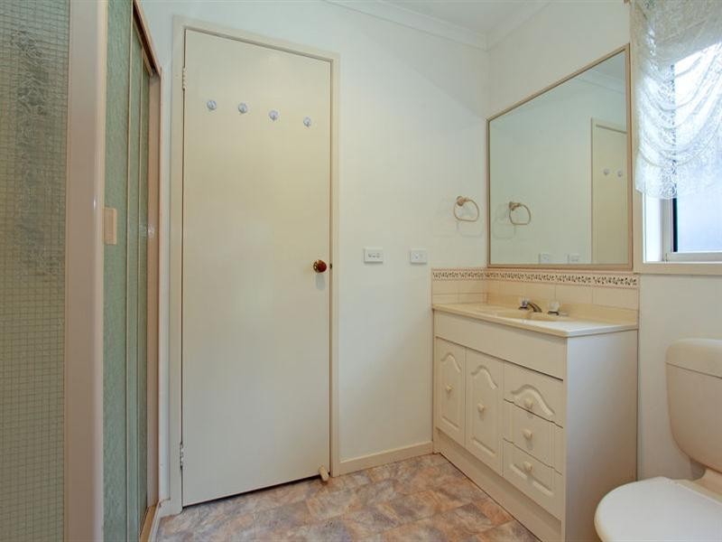 102 Ninth Avenue, Rosebud VIC 3939